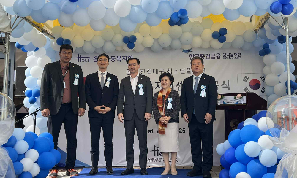 МӨРӨӨДӨЛ ЗАЛУУЧУУДЫН ТӨВ НЭЭЛТЭЭ ХИЙЛЭЭ... ЧИНГЭЛТЭЙ ДҮҮРЭГТ ҮЙЛ АЖИЛЛАГАА ЯВУУЛДАГ МОНГОЛ ХОЛТ ХҮҮХДИЙН ХАЛАМЖИЙН БАЙГУУЛЛАГАТАЙ ХАМТРАН ЗАЛУУЧУУДЫН ХӨДӨЛМӨР ЭРХЛЭЛТИЙГ ДЭМЖИХ ТӨСЛИЙГ ХЭРЭГЖҮҮЛЖ БАЙНА. ТӨСЛИЙН ХҮРЭЭНД ТОГООЧ, ГОО САЙХАНЧ, ЦАХИЛГААНЧИН, ГАГНУУРЧИН, ҮСЧИН, ОЁДОЛ, НЯРАВ, НЯГТЛАН ГЭХ МЭТ МЭРГЭЖЛҮҮДЭЭР 45 ИРГЭНИЙГ СУРГАЛТАД ХАМРАГДАЖ, АМЖИЛТТАЙ ТӨГССӨН БОЛ СОЛОНГОС ХЭЛНИЙ СУРГАЛТ ҮРГЭЛЖИЛЖ БАЙНА.  “МӨРӨӨДӨЛ ЗАЛУУЧУУДЫН ТӨВ” 2025 ОНЫ 08 ДУГААР САРЫН 21-НИЙ ӨДӨР НЭЭЛТЭЭ ХИЙЖ СУРГАЛТАД ХАМРАГДСАН ИРГЭД ТУС ТӨВД ХАМРАГДАЖ ХӨЛДӨӨСӨН БҮТЭЭГДЭХҮҮН БЭЛТГЭН НИЙЛҮҮЛЭХ ЧИГЛЭЛЭЭР ГАРААНЫ БИЗНЕСЭЭ ЭХЛҮҮЛЭХ БОЛОМЖТОЙ БОЛЛОО.  ТУС ТӨВИЙН НЭЭЛТЭД ЧИНГЭЛТЭЙ ДҮҮРГИЙН ЗАСАГ ДАРГЫН ОРЛОГЧ З.БЯМБАЖАВ ОРОЛЦОЖ ТУС ТӨВИЙН ҮЙЛ АЖИЛЛАГААГ САНХҮҮЖҮҮЛСЭН БНСУ-ЫН ҮНЭТ ЦААСНЫ САНХҮҮГИЙН КОРПОРАЦИЙН ДЭРГЭДЭХ МӨРӨӨДӨЛ ХУВААЛЦАХ САНГИЙН ХАМТ ОЛОНД ТАЛАРХАЛ ГАРДУУЛЖ, ХОЛТ ХҮҮХДИЙН ХАЛАМЖИЙН БАЙГУУЛЛАГЫН ЕРӨНХИЙЛӨГЧ “ШИН МИ СҮГ”-Г ДҮҮРГИЙН ХҮНДЭТ ТЭМДГЭЭР  ШАГНАЖ ТУС ТӨВИЙН ЦААШДЫН ҮЙЛ АЖИЛЛАГААГ ДЭМЖИН ХАМТРАН АЖИЛЛАХАА ИЛЭРХИЙЛЛЭЭ.